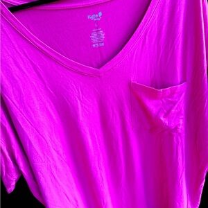 Kyte Baby Women’s Relaxed Fit V-Neck in Raspberry